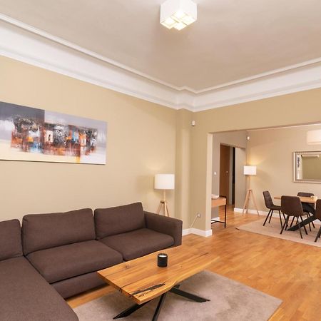 Stunning Luxury 3 Bedroom Apt In The Heart Of Town София Екстериор снимка
