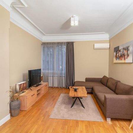 Stunning Luxury 3 Bedroom Apt In The Heart Of Town София Екстериор снимка