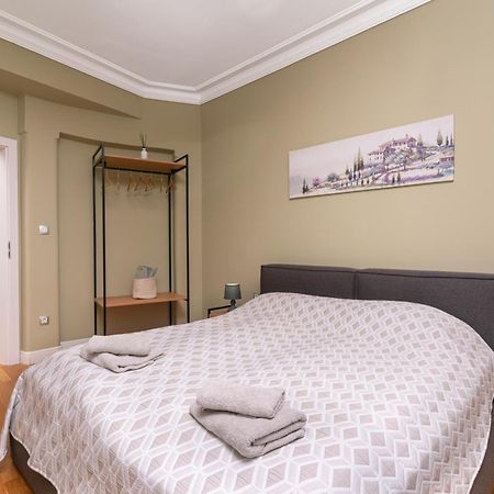 Stunning Luxury 3 Bedroom Apt In The Heart Of Town София Екстериор снимка