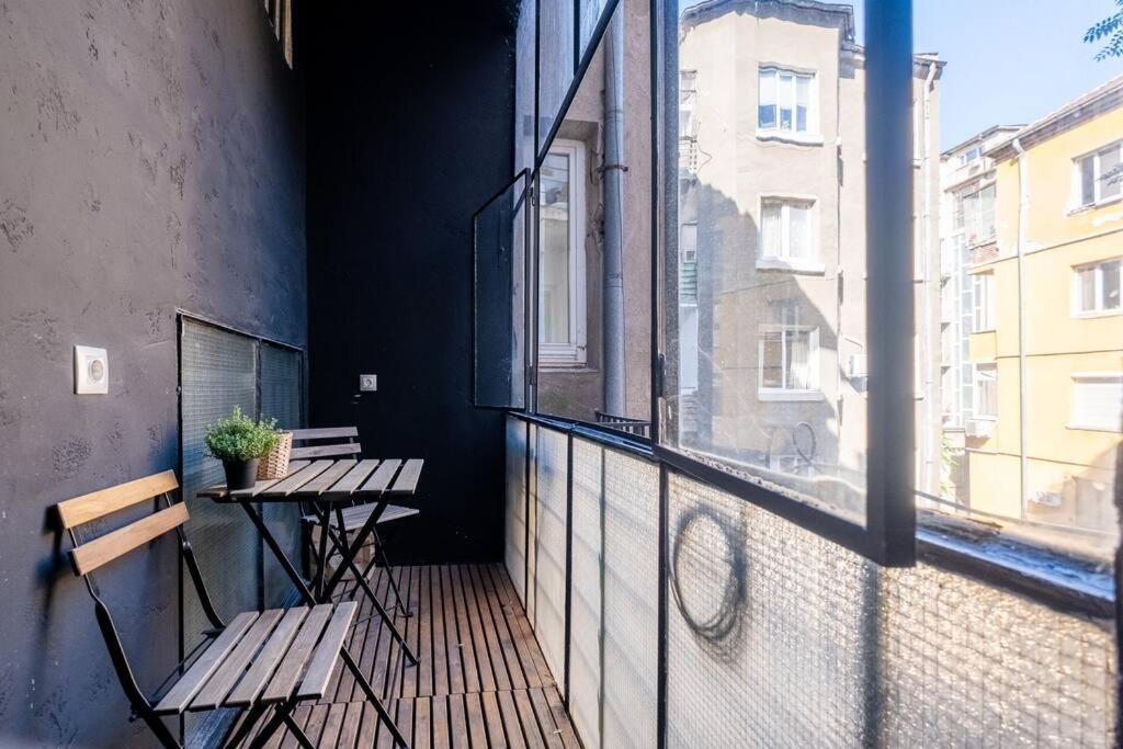 Stunning Luxury 3 Bedroom Apt In The Heart Of Town София Екстериор снимка