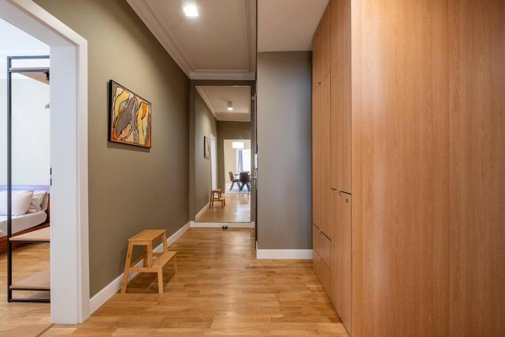 Stunning Luxury 3 Bedroom Apt In The Heart Of Town София Екстериор снимка