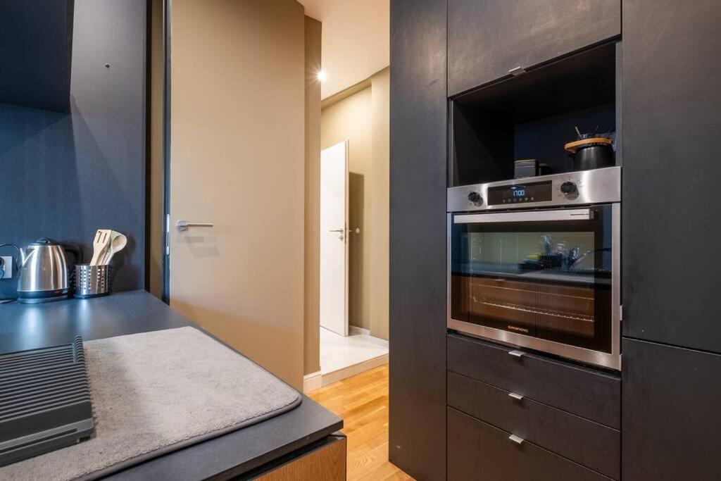 Stunning Luxury 3 Bedroom Apt In The Heart Of Town София Екстериор снимка