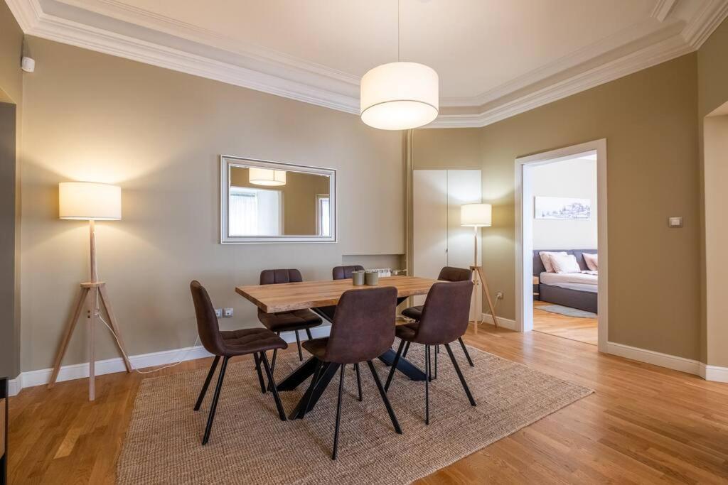 Stunning Luxury 3 Bedroom Apt In The Heart Of Town София Екстериор снимка