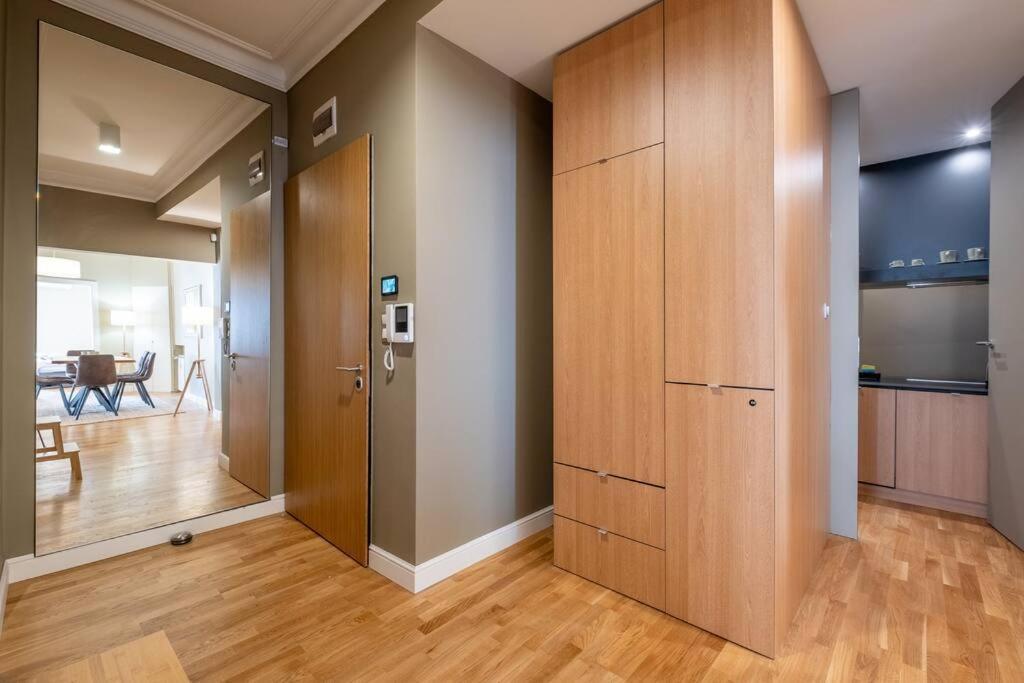 Stunning Luxury 3 Bedroom Apt In The Heart Of Town София Екстериор снимка