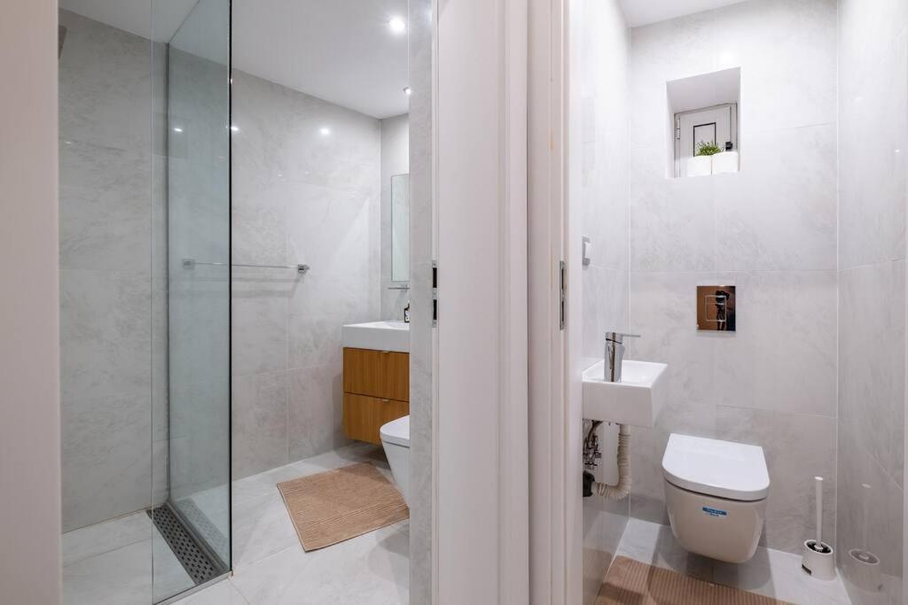 Stunning Luxury 3 Bedroom Apt In The Heart Of Town София Екстериор снимка