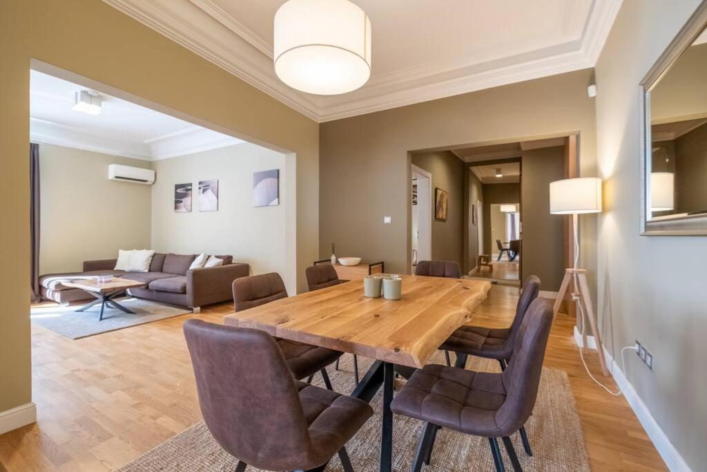 Stunning Luxury 3 Bedroom Apt In The Heart Of Town София Екстериор снимка
