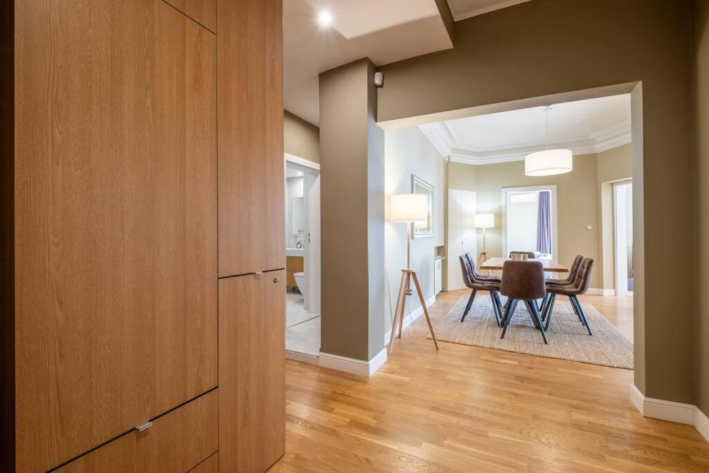 Stunning Luxury 3 Bedroom Apt In The Heart Of Town София Екстериор снимка