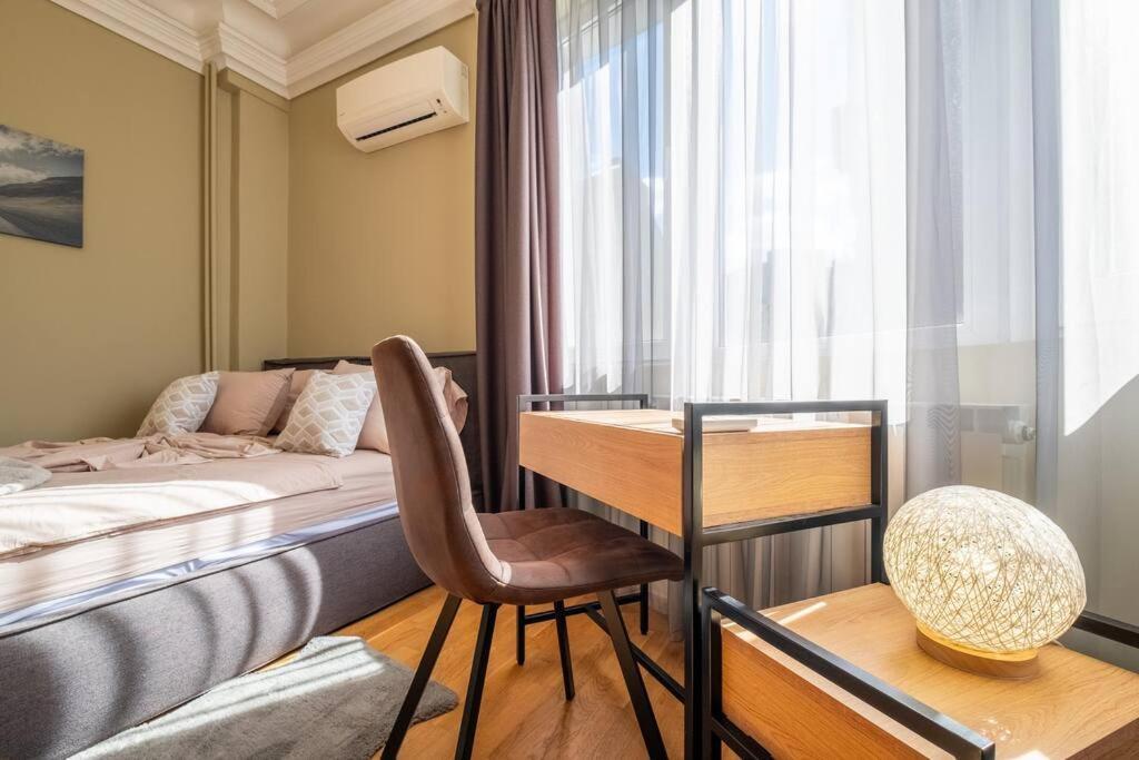 Stunning Luxury 3 Bedroom Apt In The Heart Of Town София Екстериор снимка