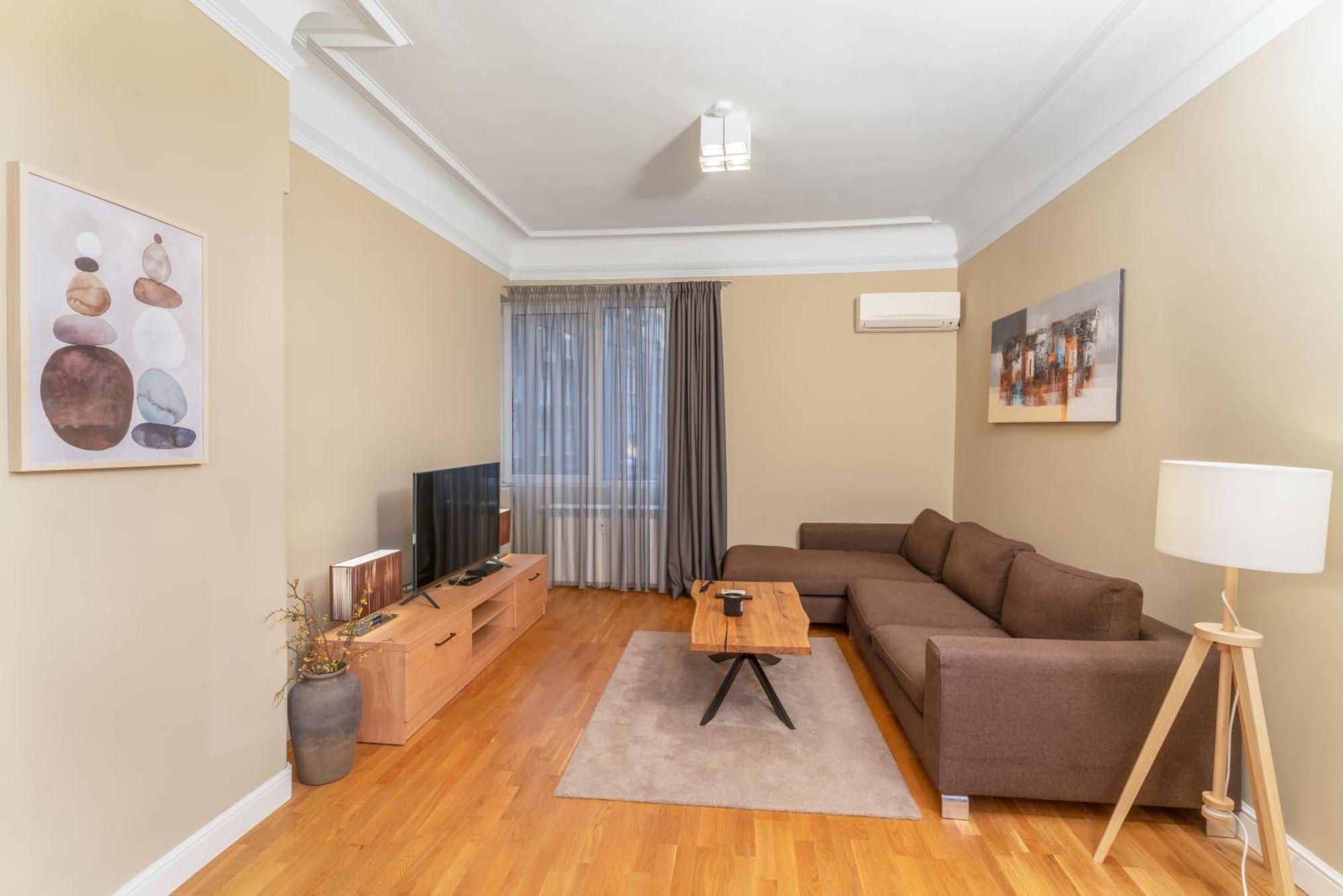 Stunning Luxury 3 Bedroom Apt In The Heart Of Town София Екстериор снимка