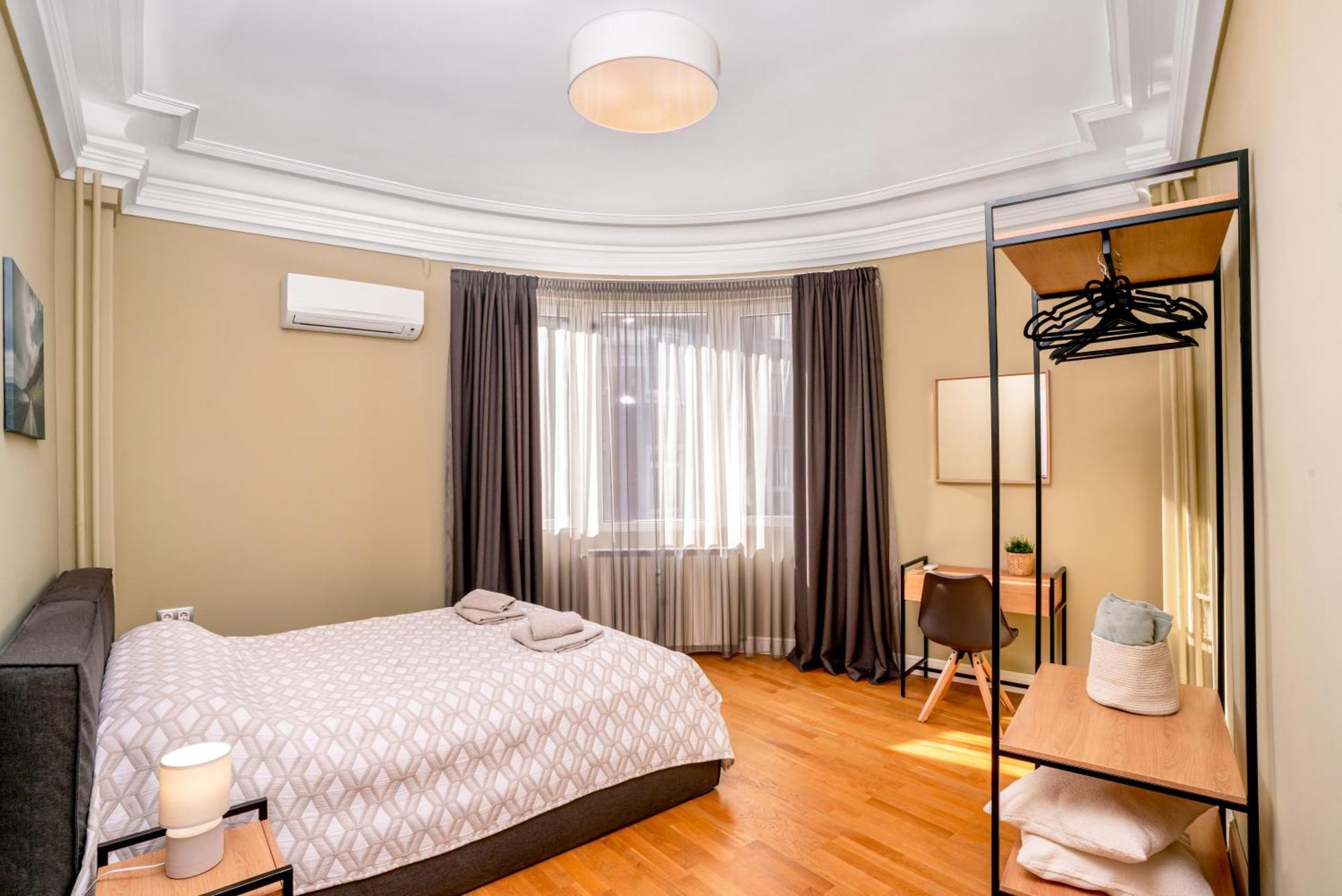 Stunning Luxury 3 Bedroom Apt In The Heart Of Town София Екстериор снимка
