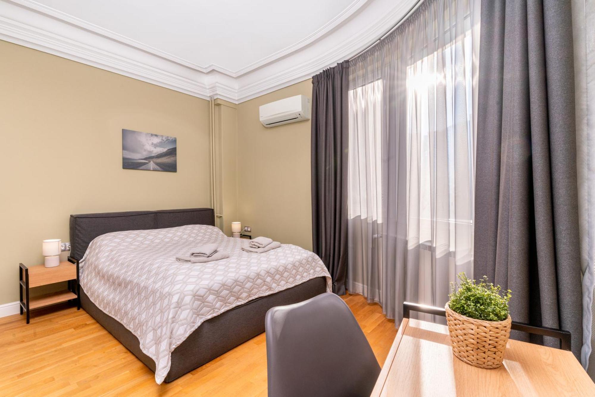 Stunning Luxury 3 Bedroom Apt In The Heart Of Town София Екстериор снимка