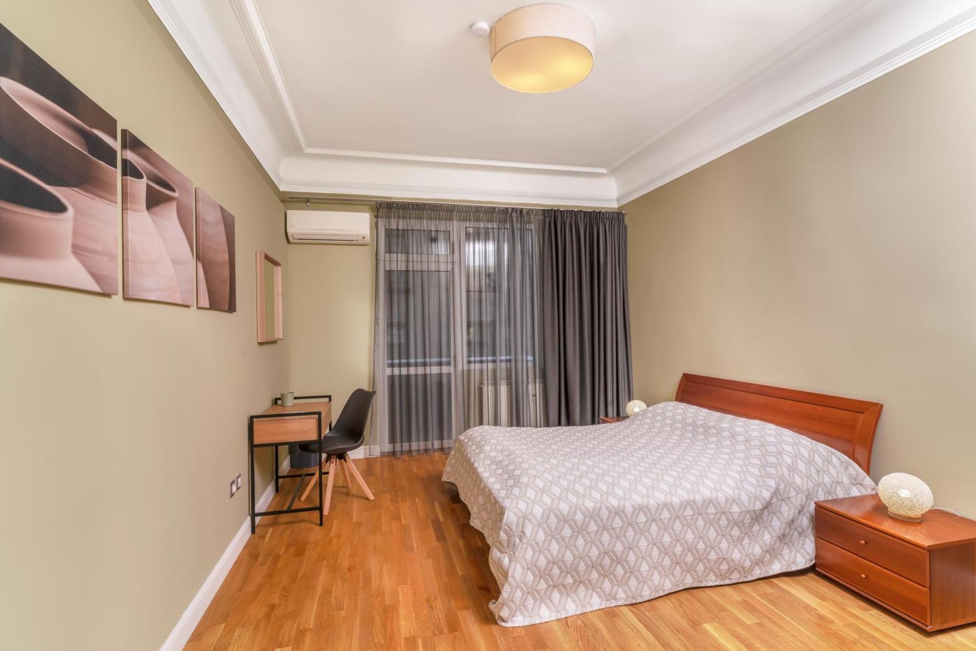 Stunning Luxury 3 Bedroom Apt In The Heart Of Town София Екстериор снимка