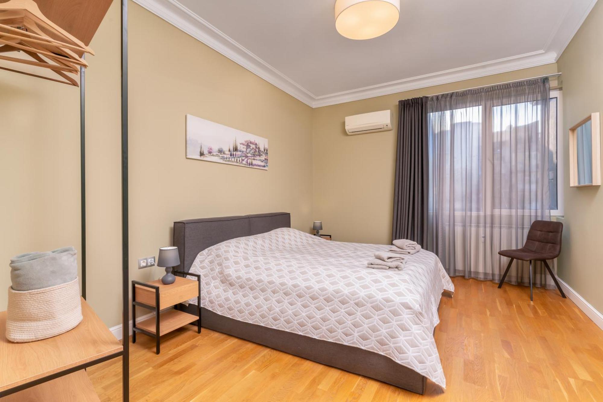 Stunning Luxury 3 Bedroom Apt In The Heart Of Town София Екстериор снимка