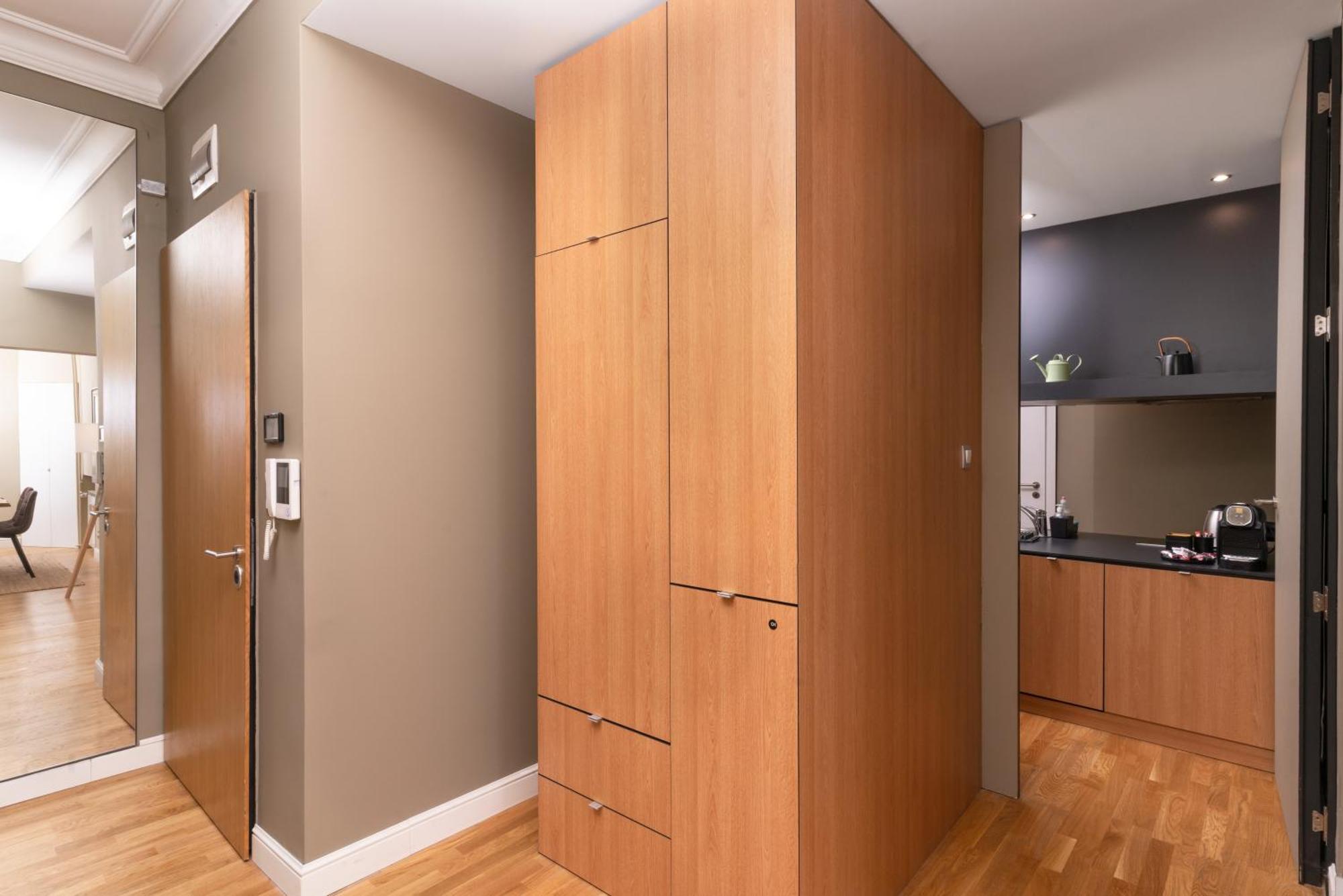 Stunning Luxury 3 Bedroom Apt In The Heart Of Town София Екстериор снимка
