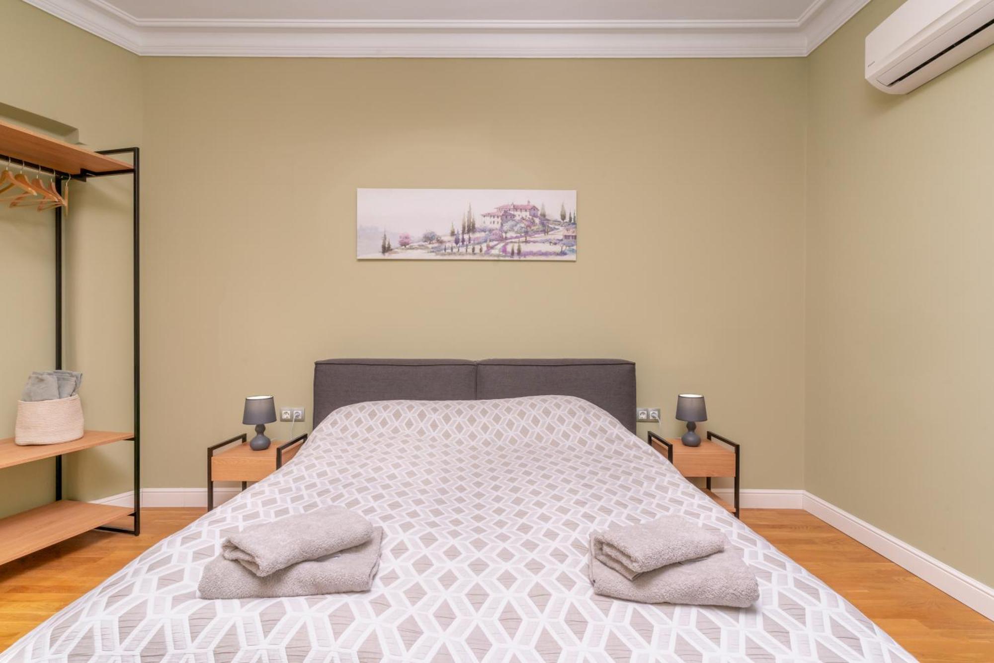 Stunning Luxury 3 Bedroom Apt In The Heart Of Town София Екстериор снимка